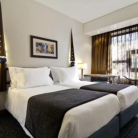Evolution Valbom 4* Lisbon